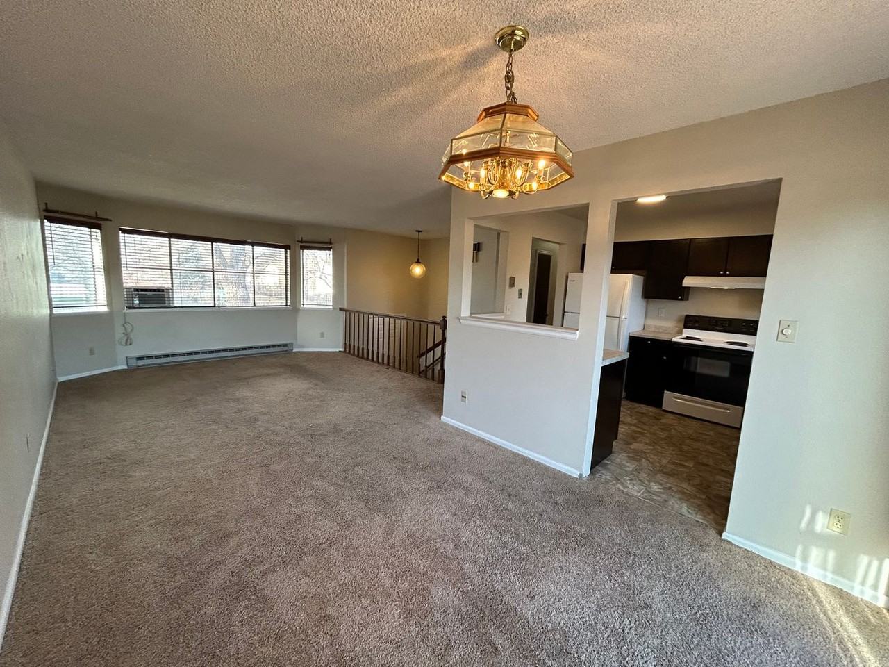 2412 Amherst St - Photo 4 of 13