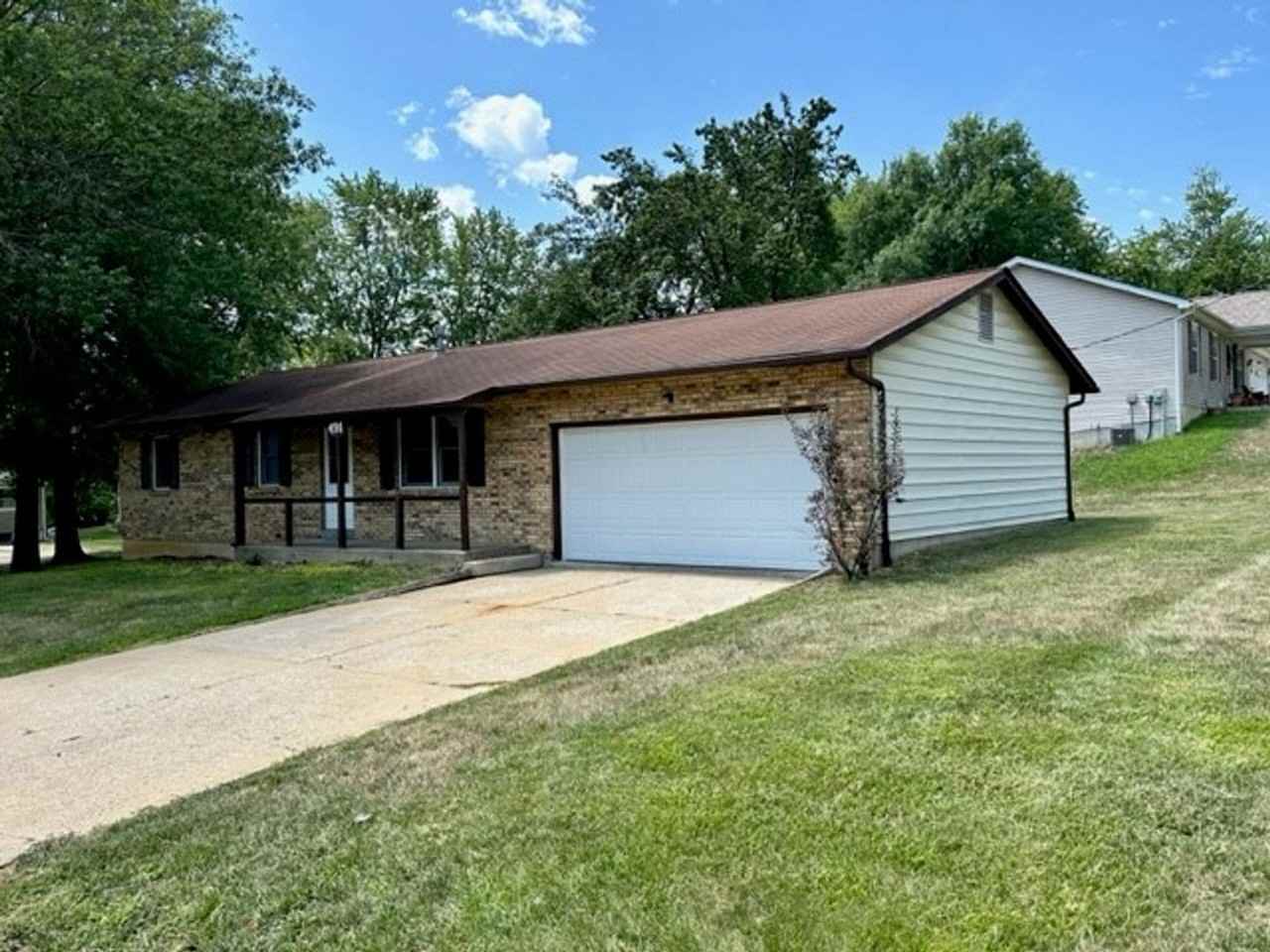 491 Charles St - Photo 4 of 12