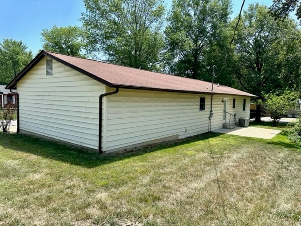 491 Charles St - Photo 6 of 12