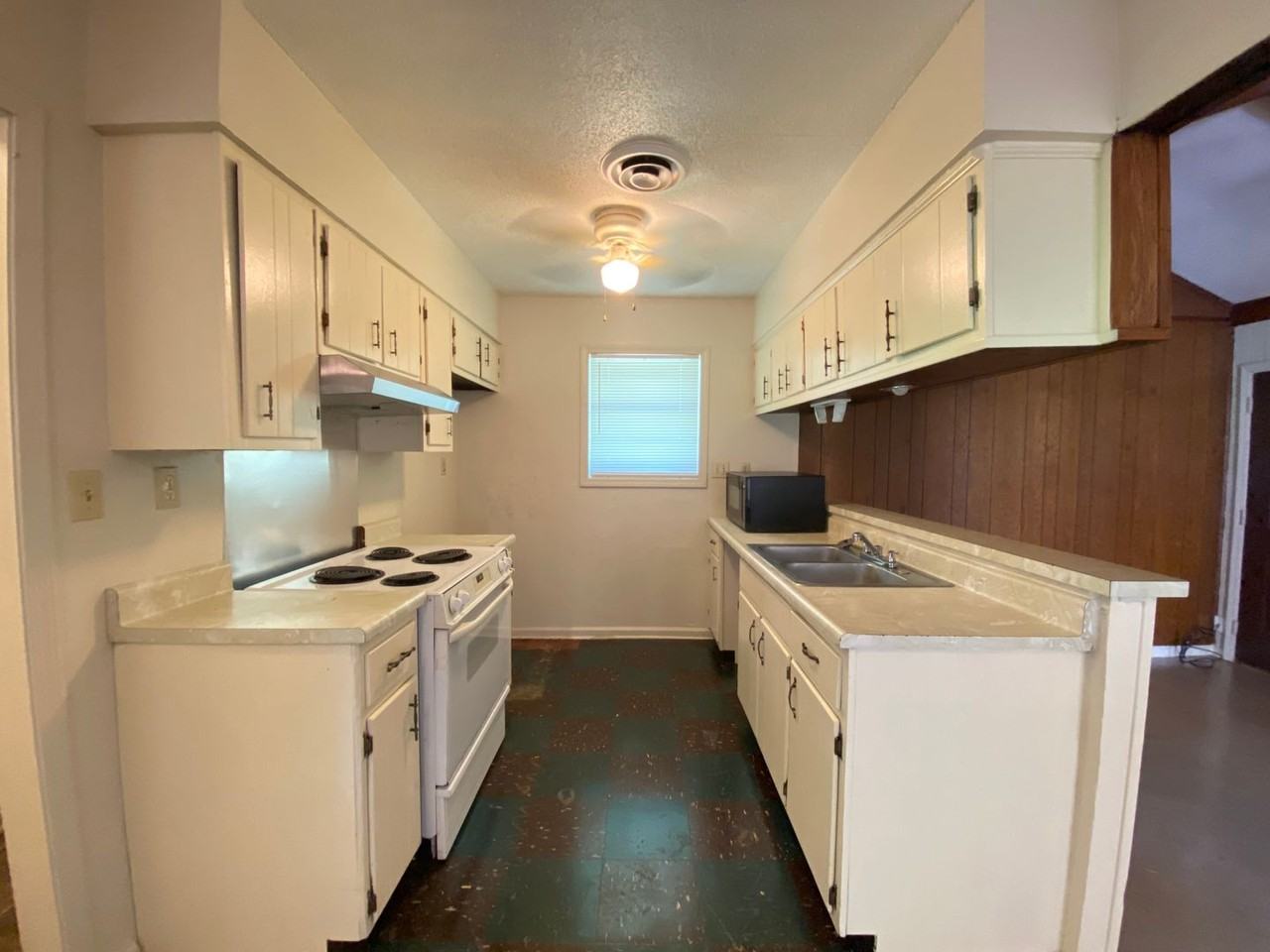 4060 Stowe St - Photo 5 of 15