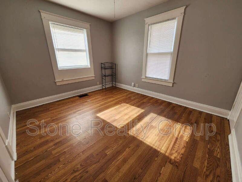 1022 3rd Ave - Photo 4 of 6