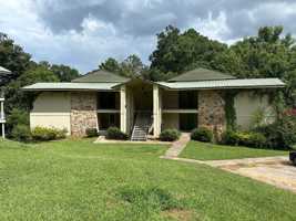 featured image of 3200 Aquarius Dr