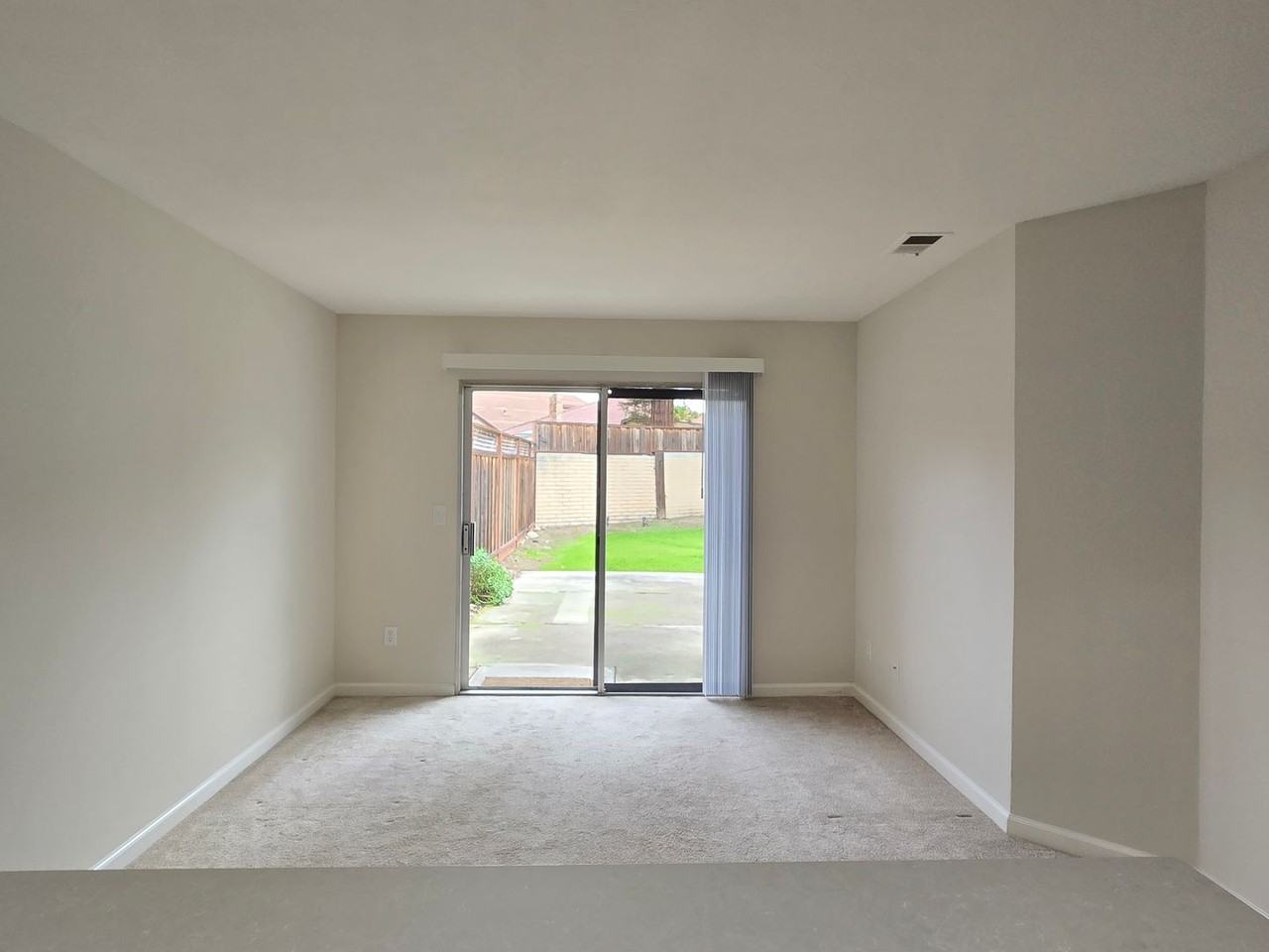 1685 Chesterton Cir - Photo 5 of 10