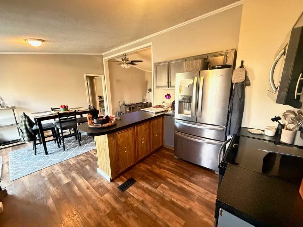 2406 Robin Rd - Photo 3 of 8