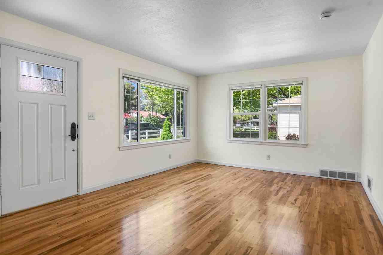 5524 W Sites Dr - Photo 5 of 38