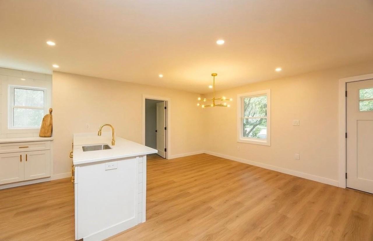 2254 Shore Rd - Photo 5 of 13