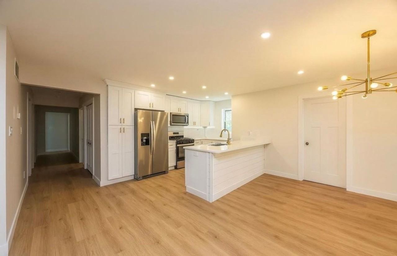 2254 Shore Rd - Photo 6 of 13