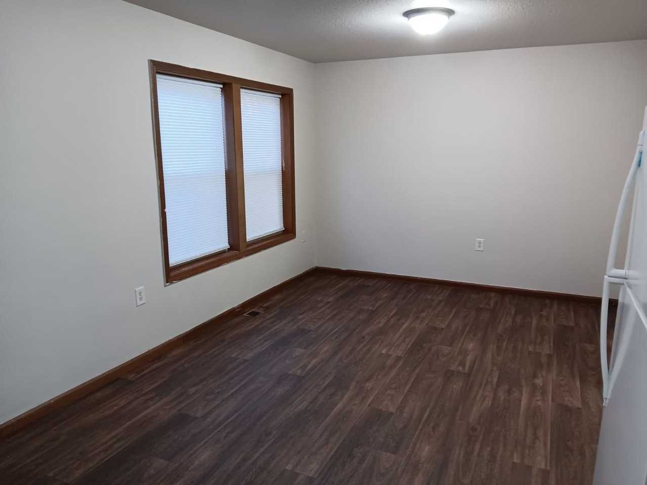 306 S Yellow Springs St - Photo 5 of 11