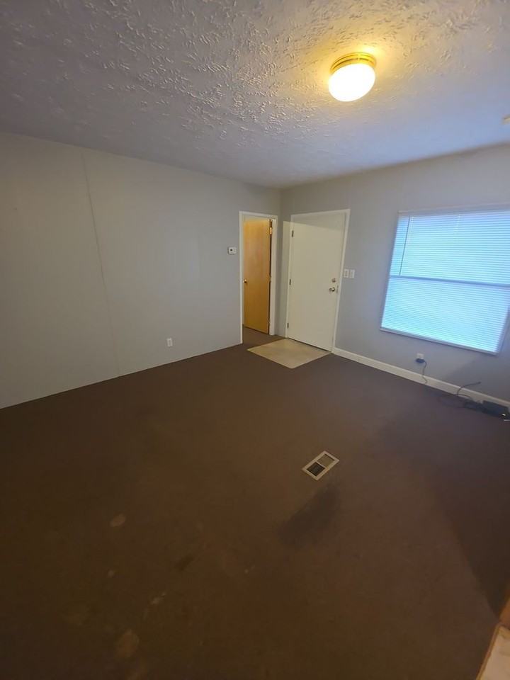 1473 Hickory Valley Rd - Photo 6 of 8