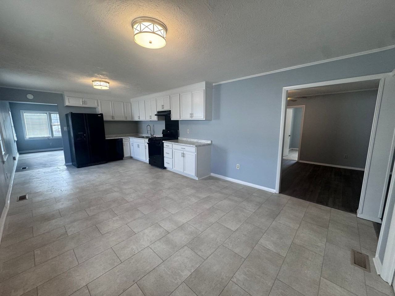 908 Rochester Dr - Photo 3 of 26