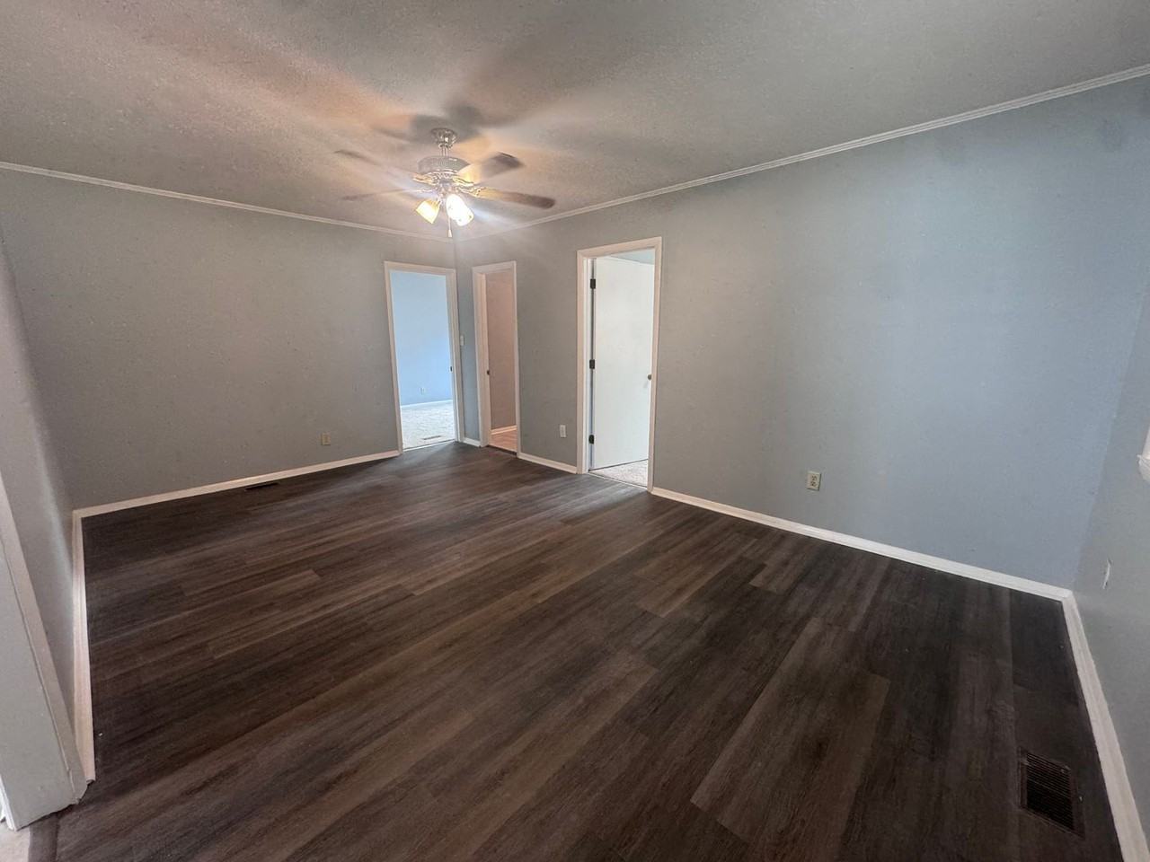 908 Rochester Dr - Photo 4 of 26