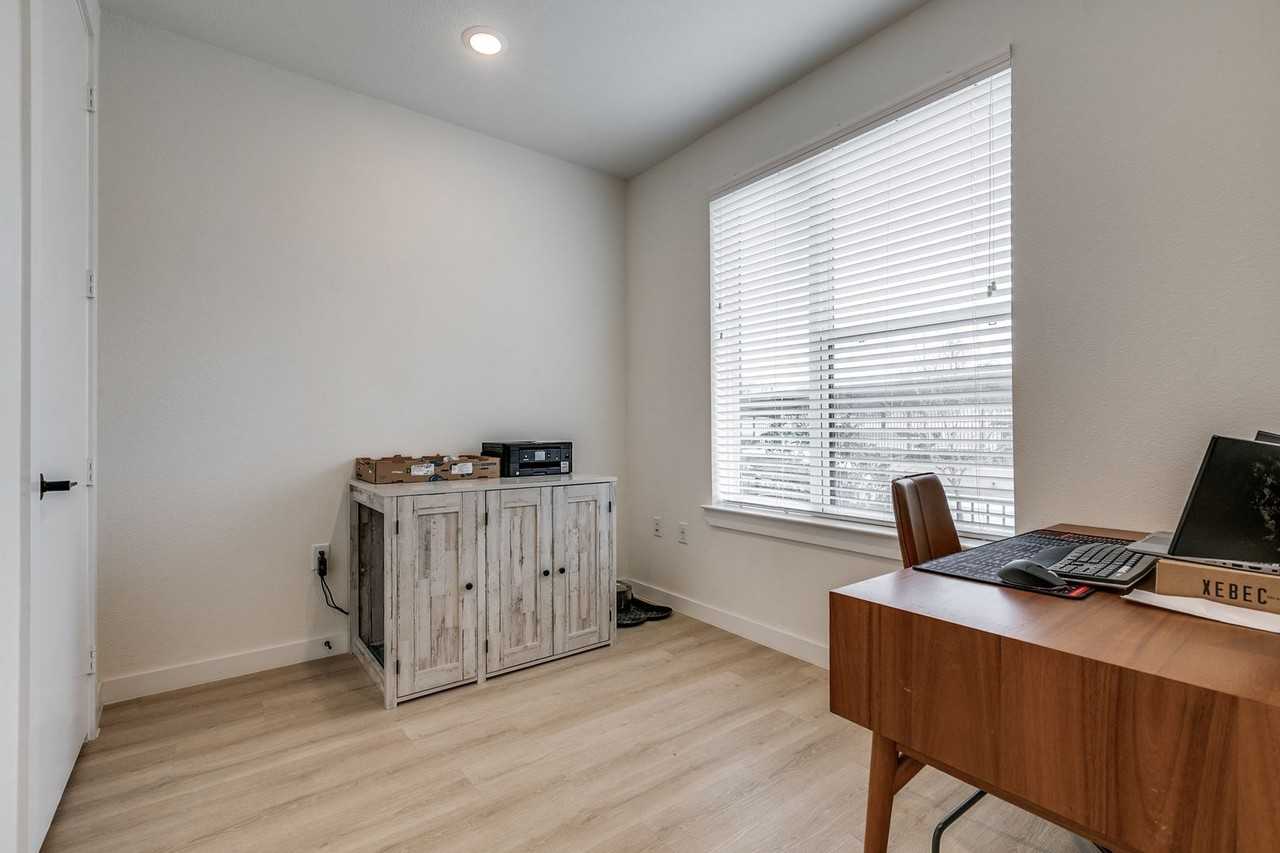 719 E Locust St #4110 - Photo 3 of 34