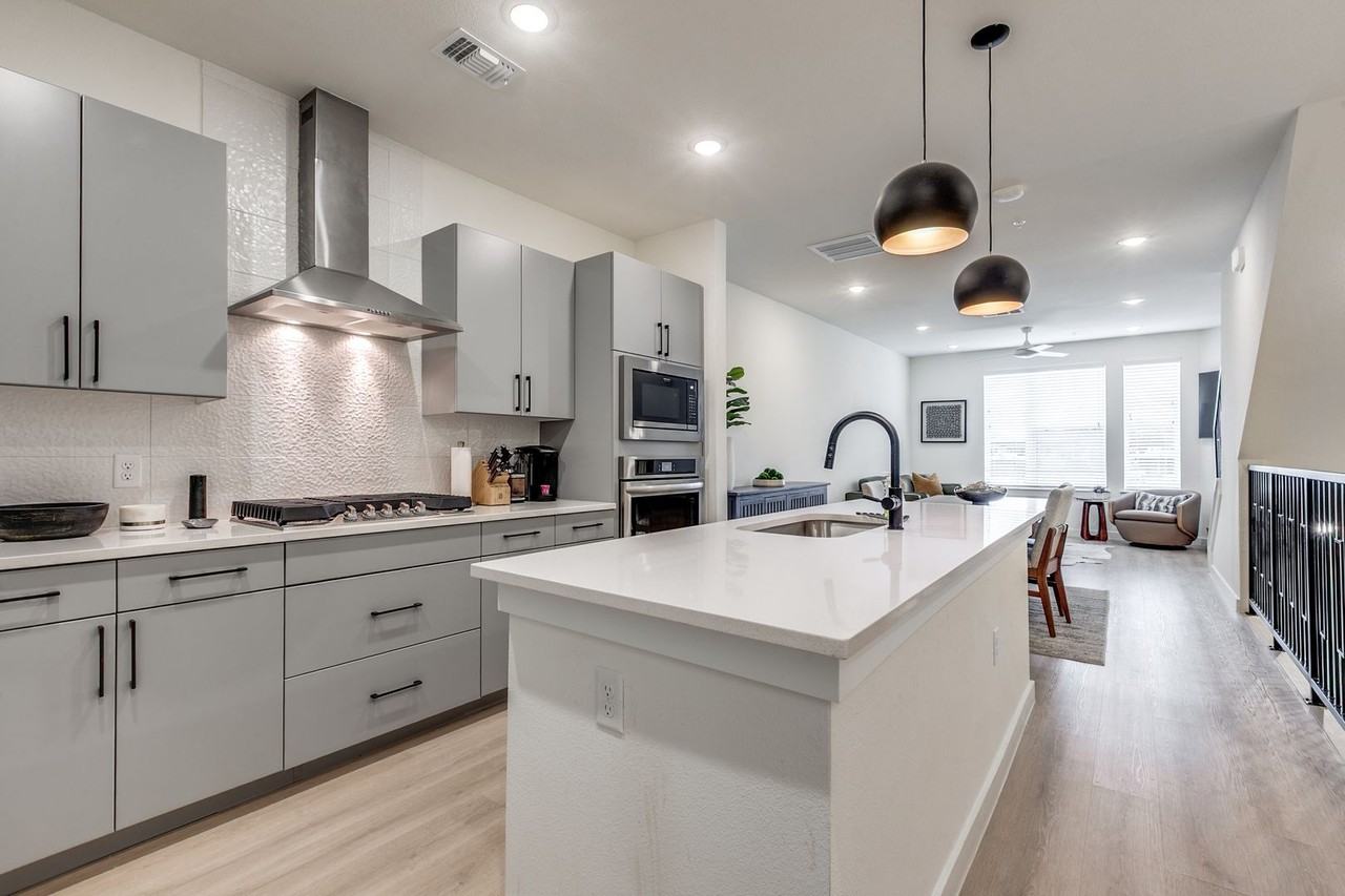 719 E Locust St #4110 - Photo 4 of 34