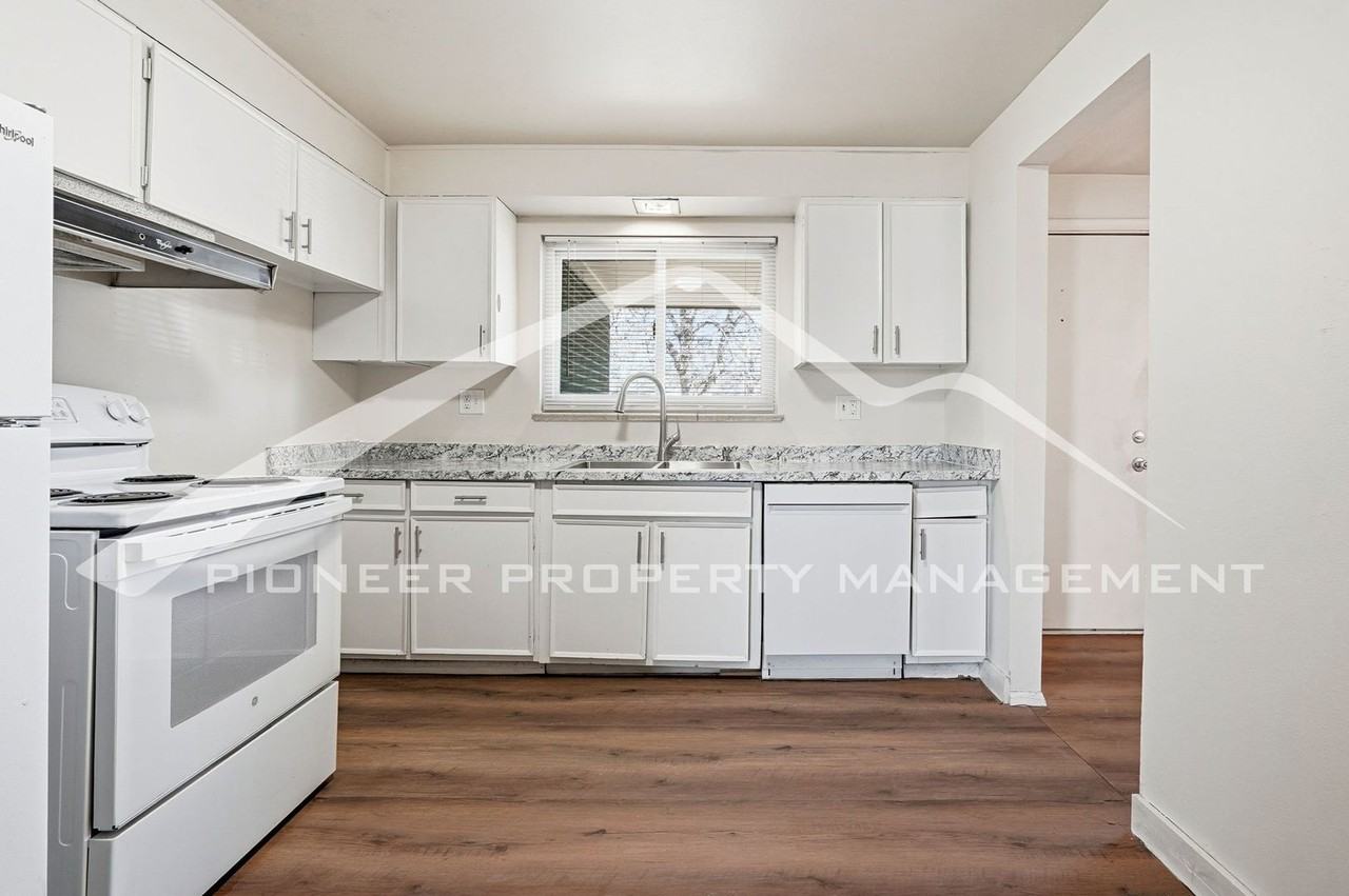 3077 Cimarron St - Photo 6 of 21