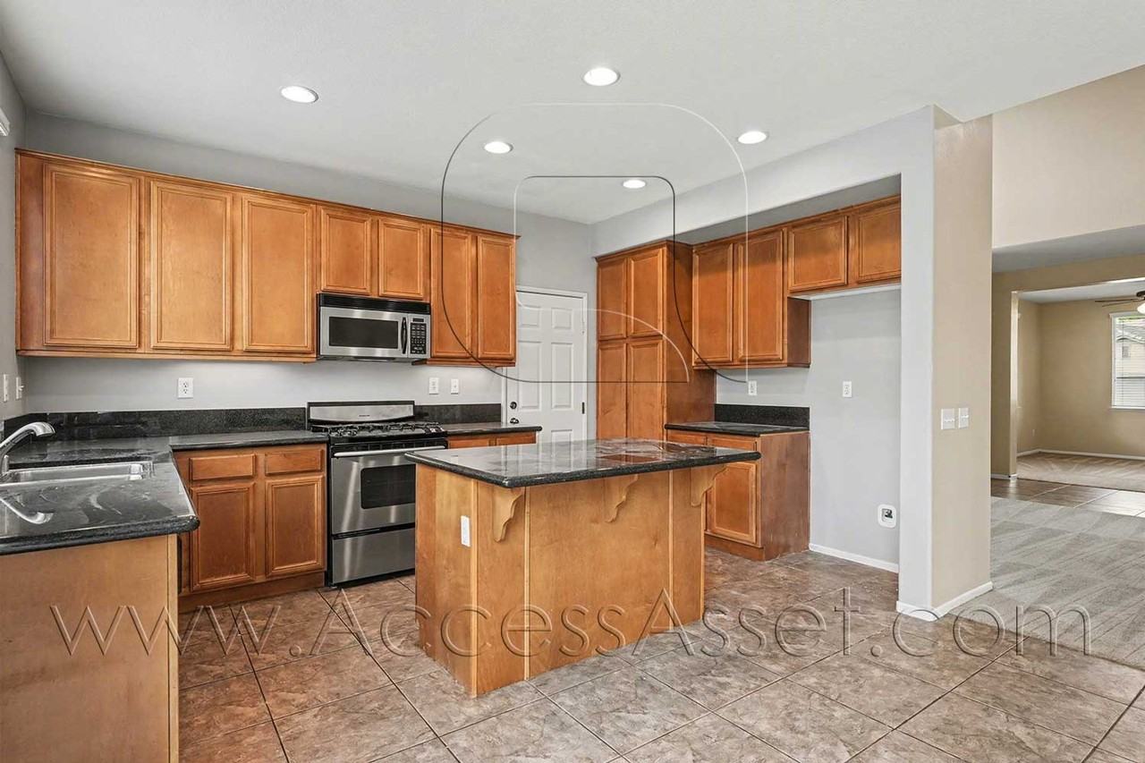 32137 Rosemary St - Photo 6 of 38