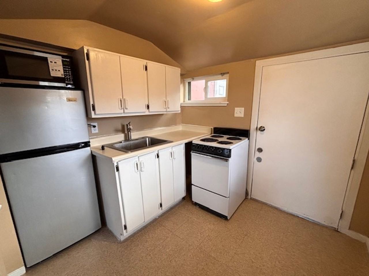 CAR1930-1990>** - Photo 3 of 34