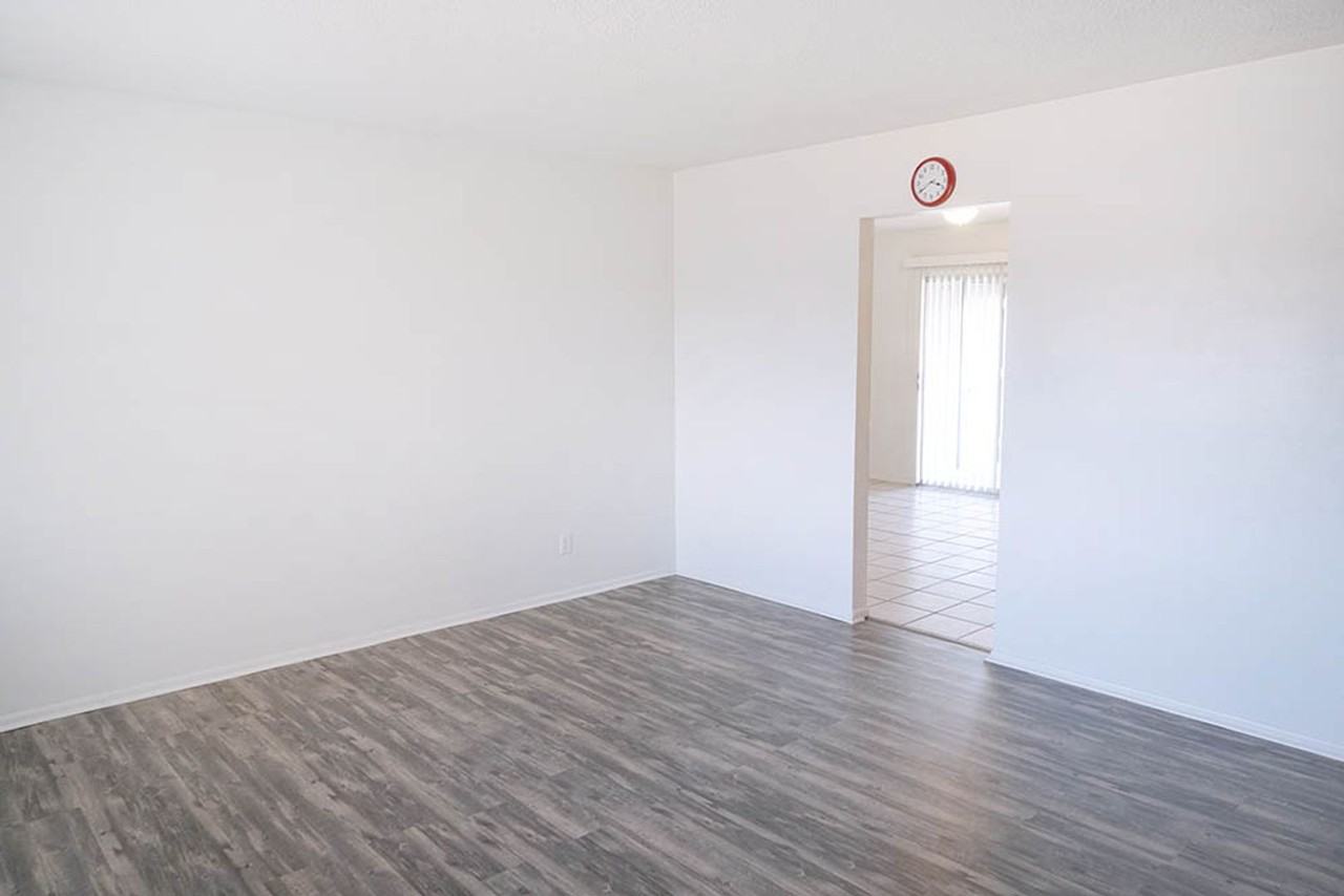 723 W 17th Pl - Photo 5 of 30