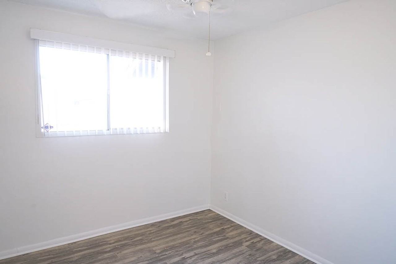 723 W 17th Pl - Photo 7 of 30