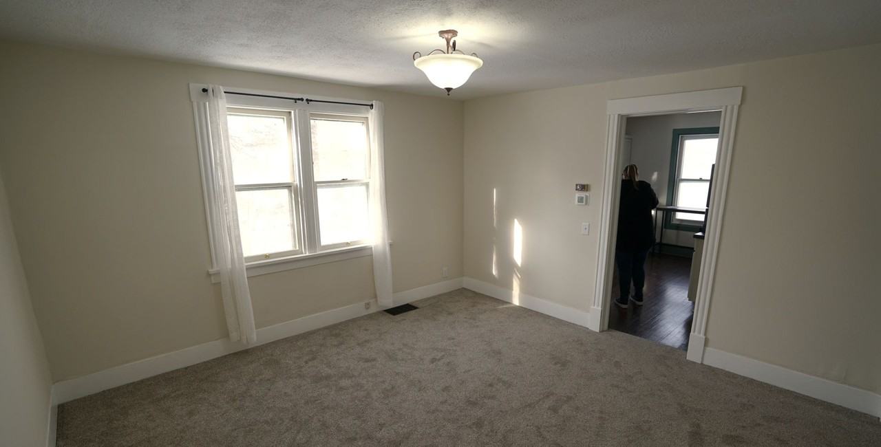 642 Cedar St - Photo 3 of 24