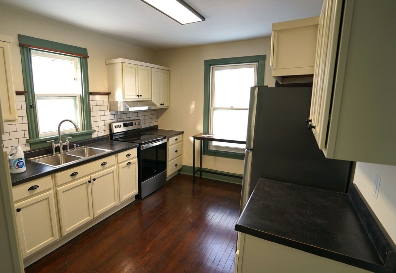 642 Cedar St - Photo 4 of 24