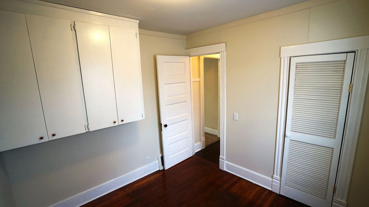 642 Cedar St - Photo 7 of 24