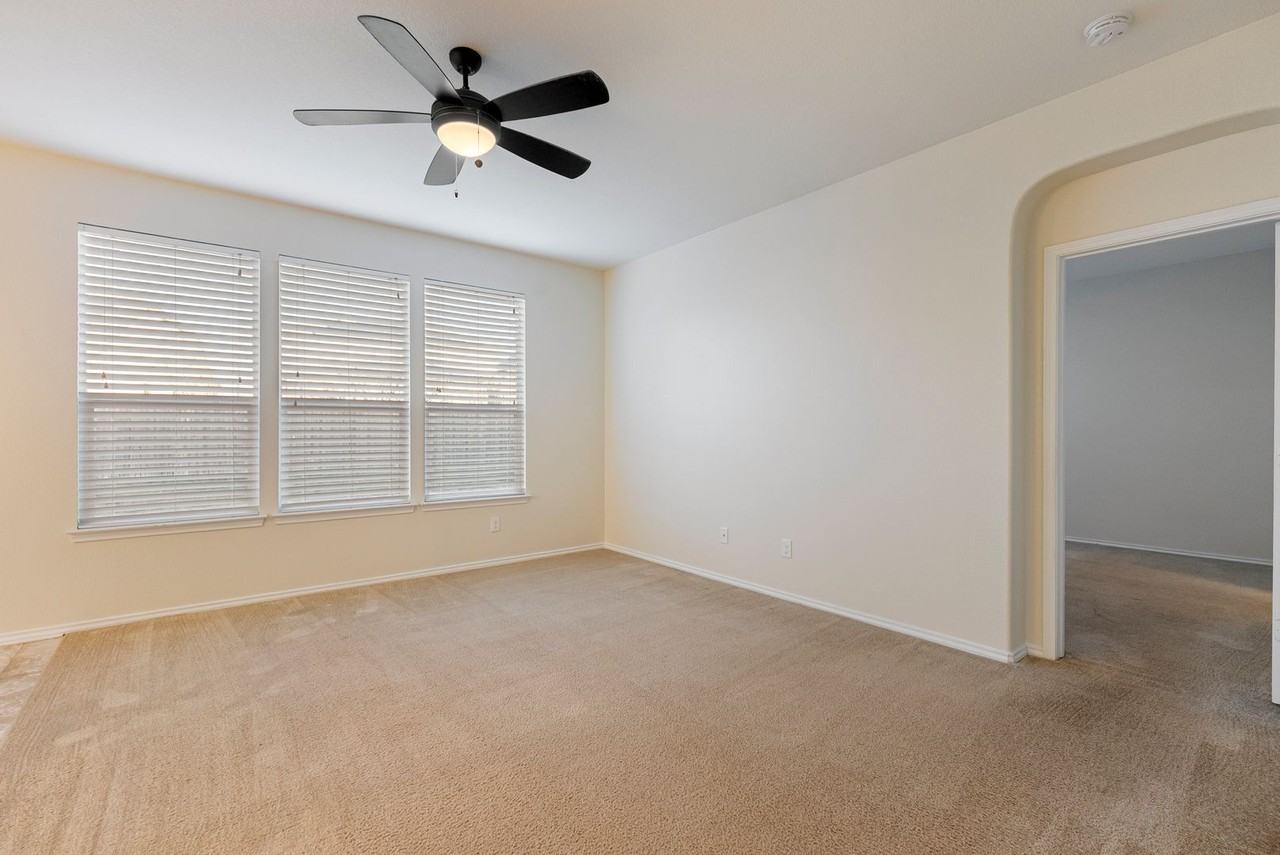 13609 James Buchanan St - Photo 4 of 21