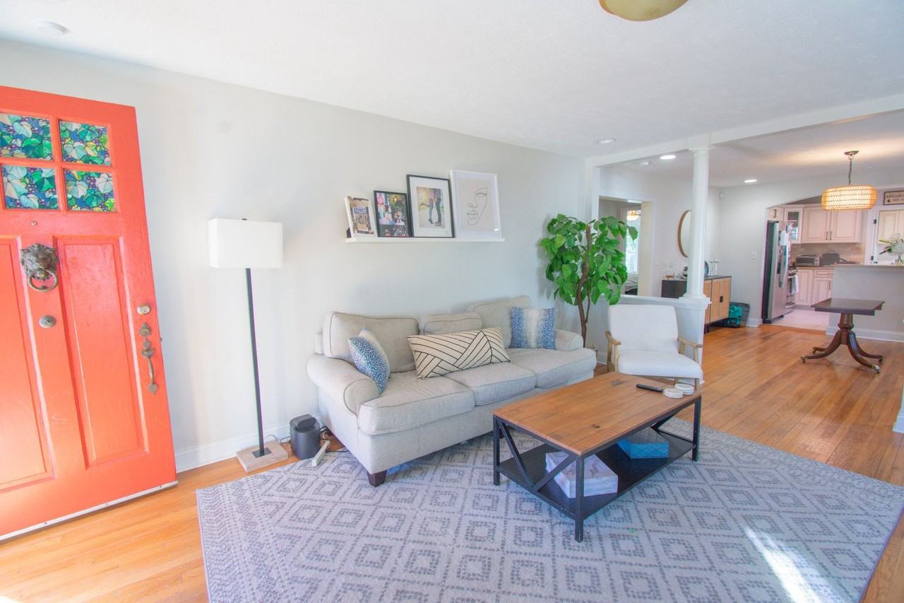 205 Bethune St - Photo 3 of 30