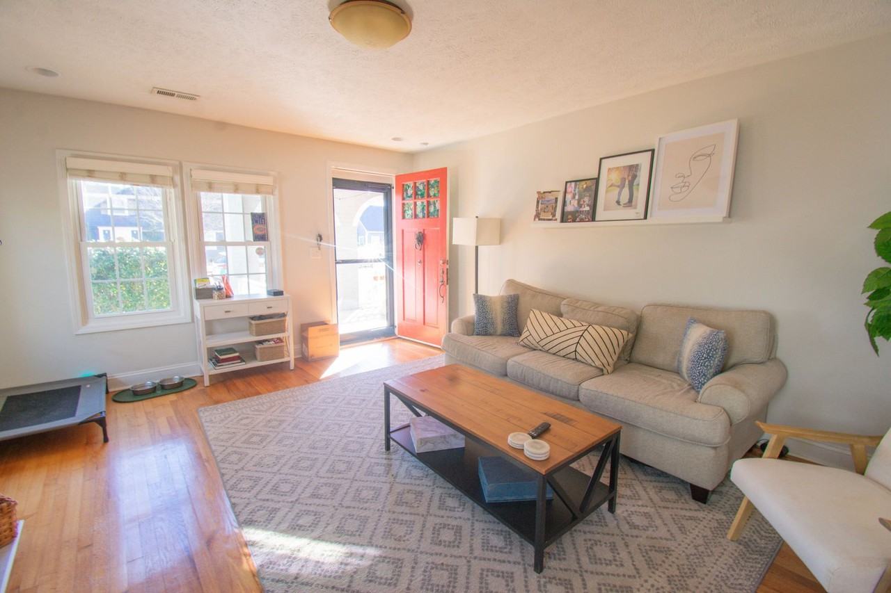 205 Bethune St - Photo 4 of 30