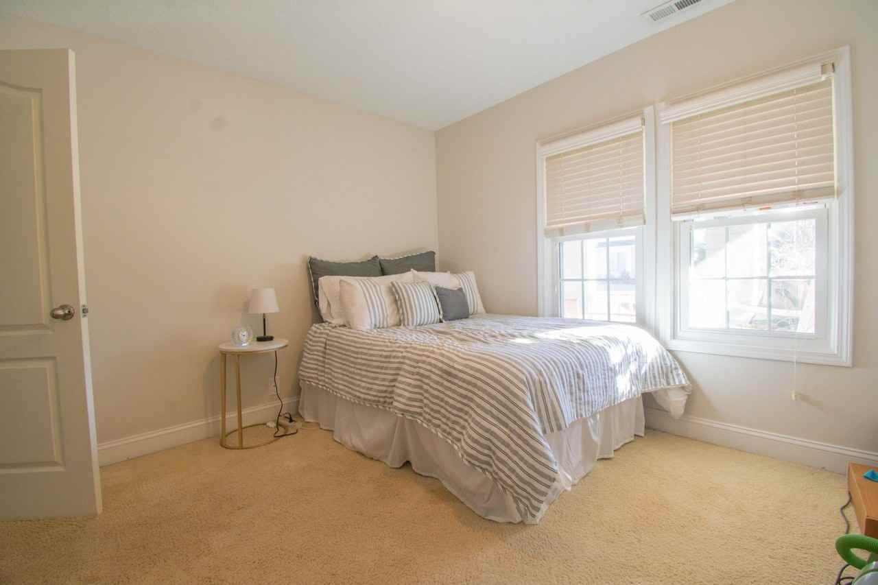 205 Bethune St - Photo 5 of 30