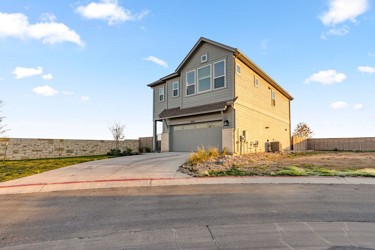 1057 Brickell Loop - Photo 2 of 21