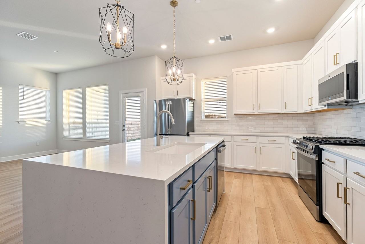 1057 Brickell Loop - Photo 6 of 21