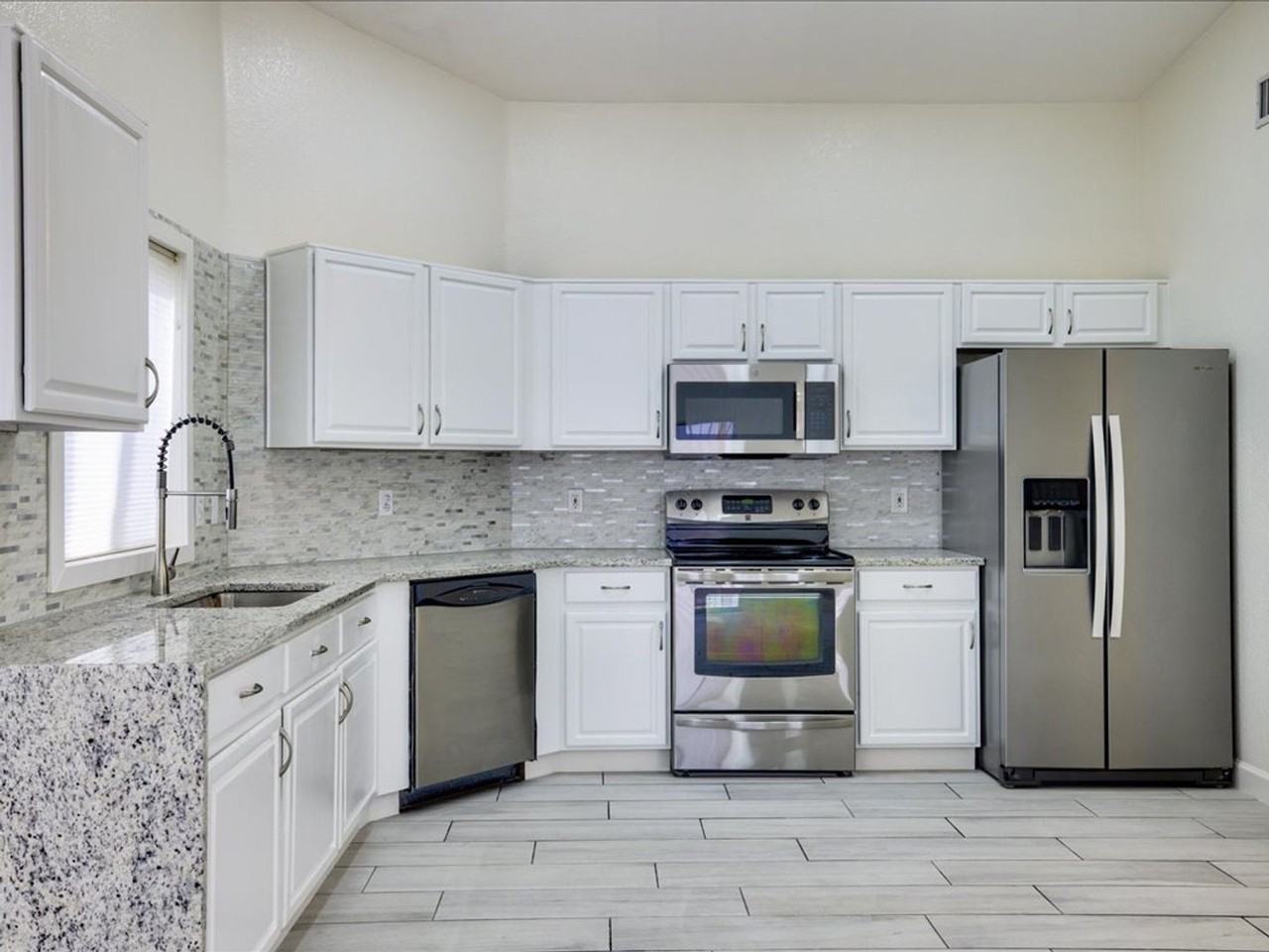 8658 E Louhelen Way - Photo 7 of 25