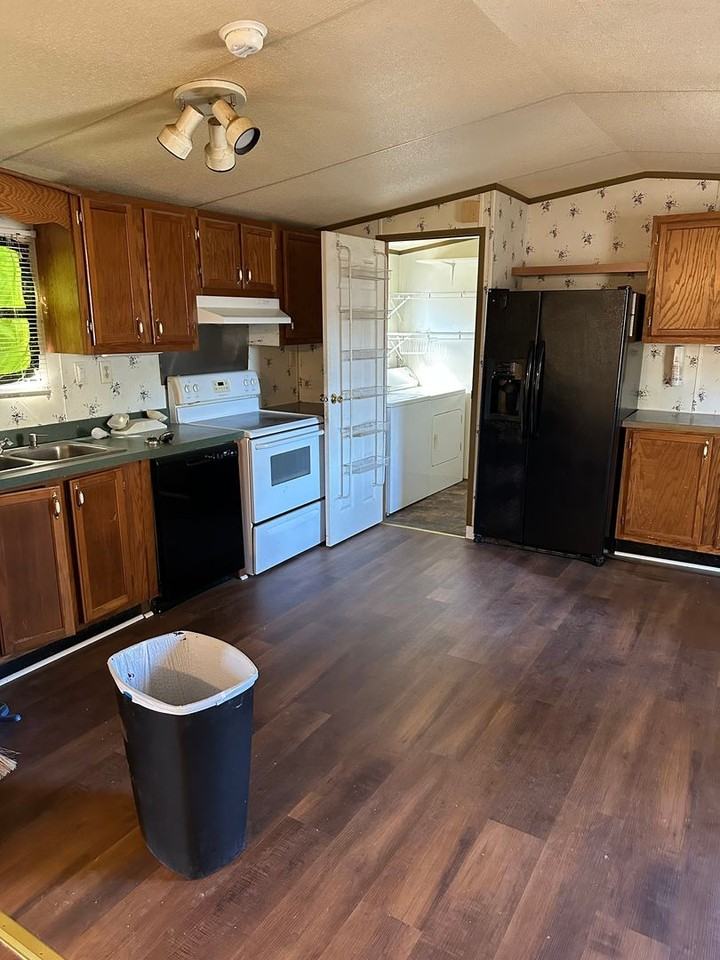 1821 Fort Dale Rd #18 - Photo 4 of 17