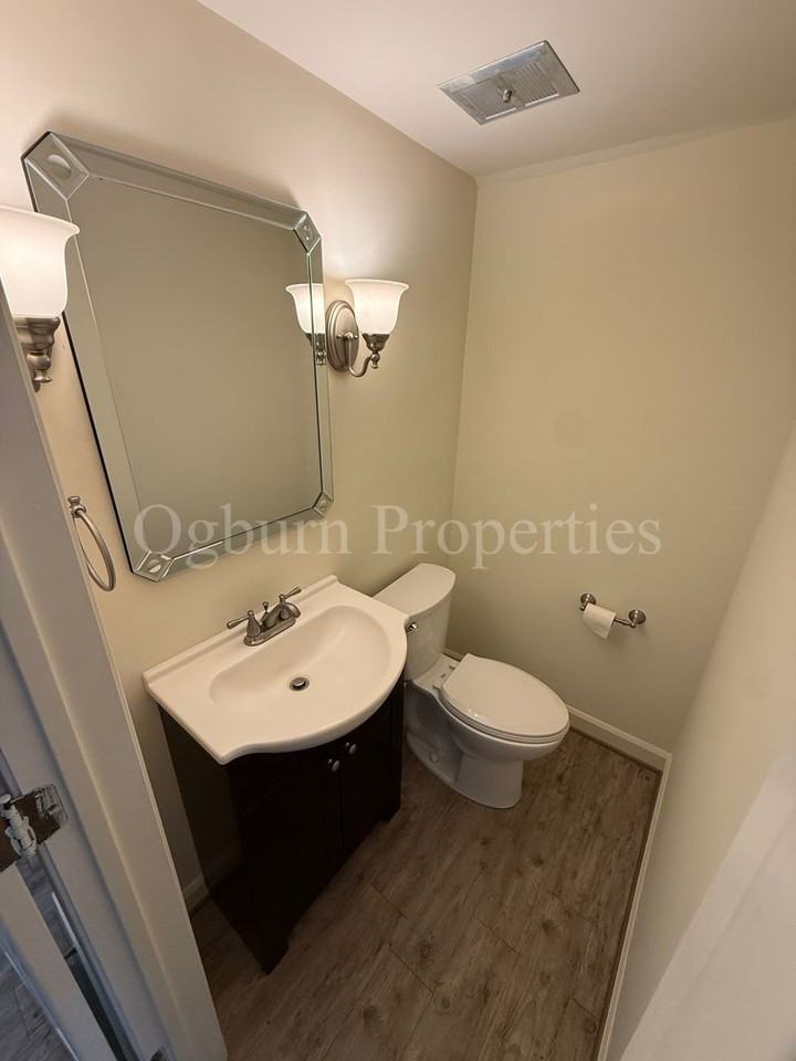 321 Hanover Arms Ct - Photo 7 of 13