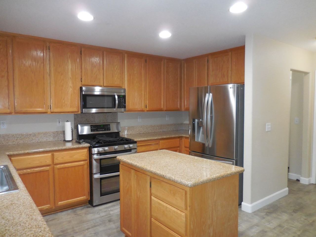 1048 Freshwater Ct - Photo 2 of 20