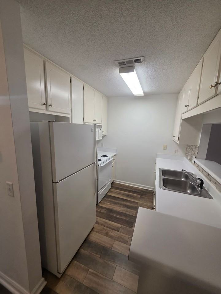 203 Woodrun Dr - Photo 3 of 16