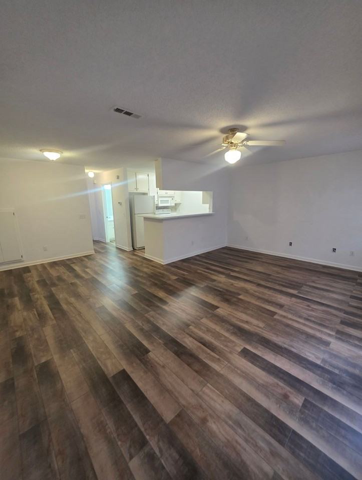 203 Woodrun Dr - Photo 4 of 16