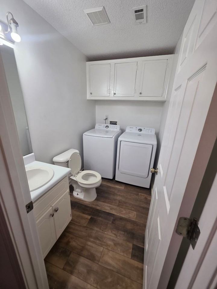 203 Woodrun Dr - Photo 6 of 16