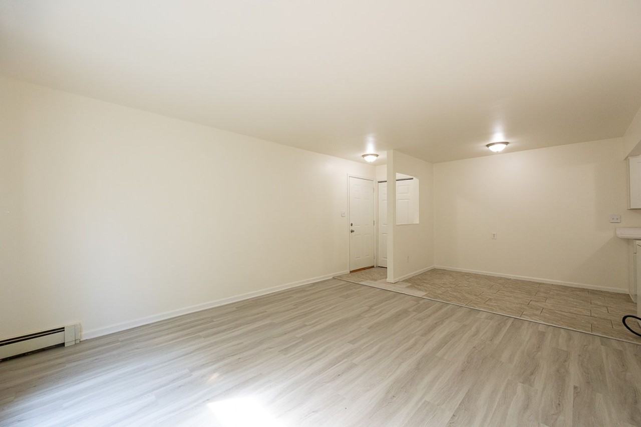 22330 W Warren Ave - Photo 4 of 18