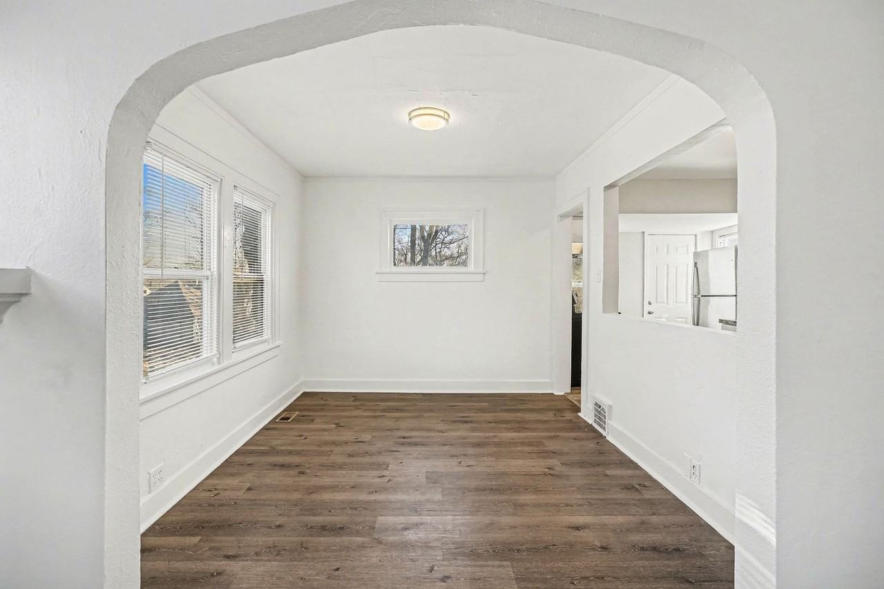 2421 E 67th Ter - Photo 3 of 15