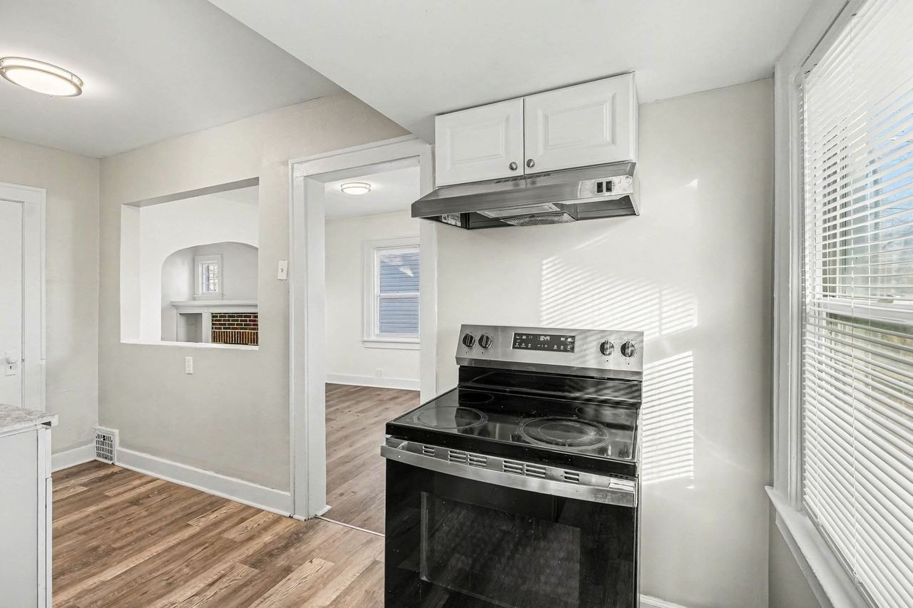 2421 E 67th Ter - Photo 4 of 15