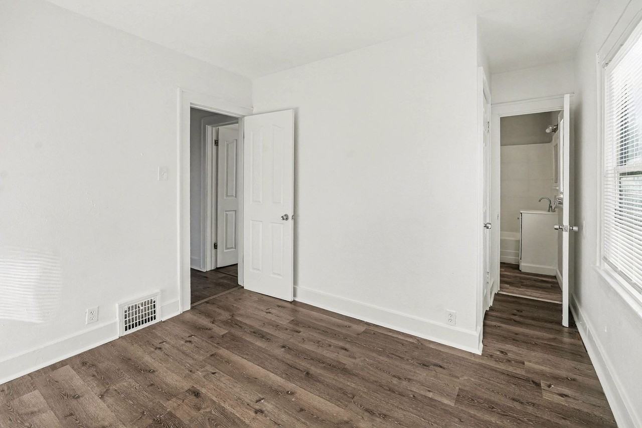 2421 E 67th Ter - Photo 7 of 15