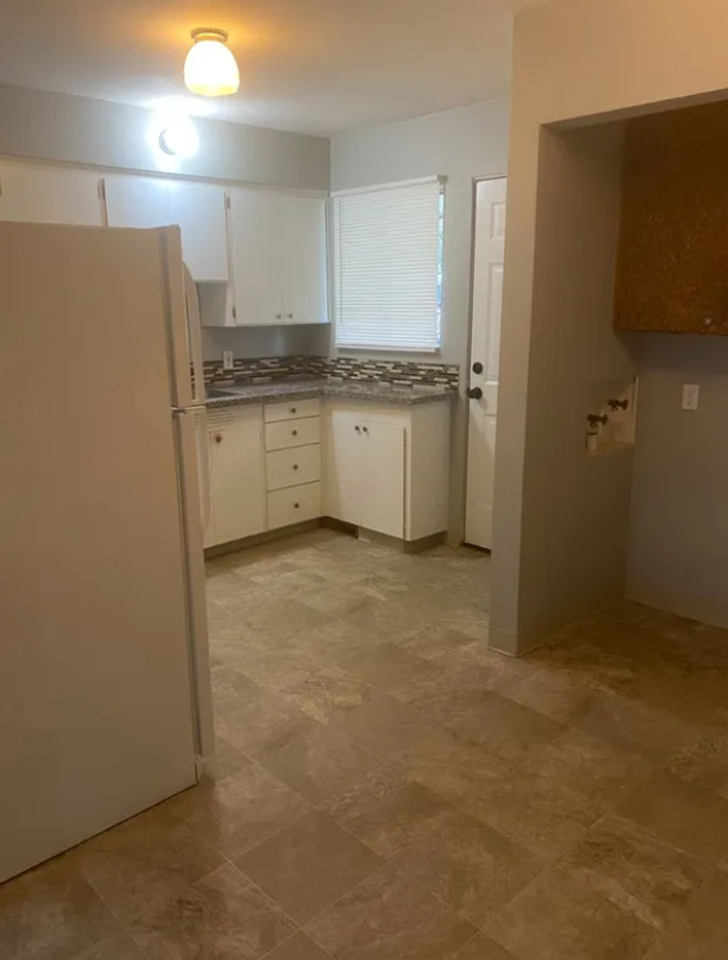 3008 Harney St - Photo 5 of 8