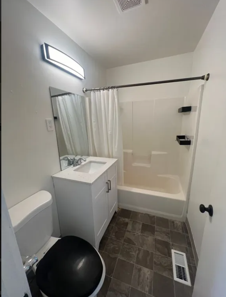 3008 Harney St - Photo 6 of 8