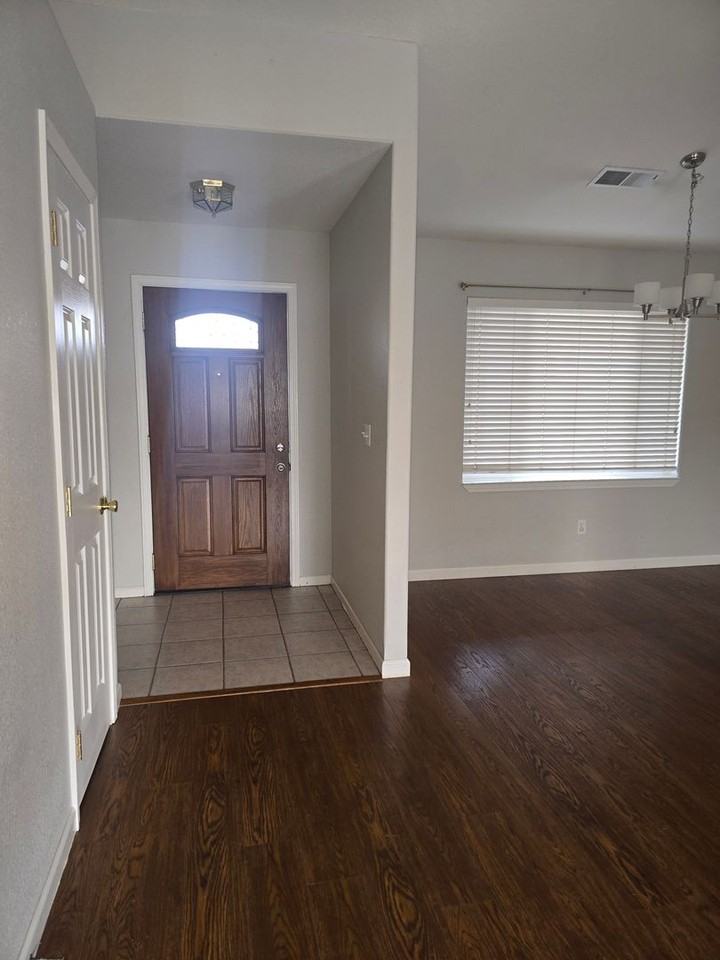 6314 Metro St - Photo 5 of 17