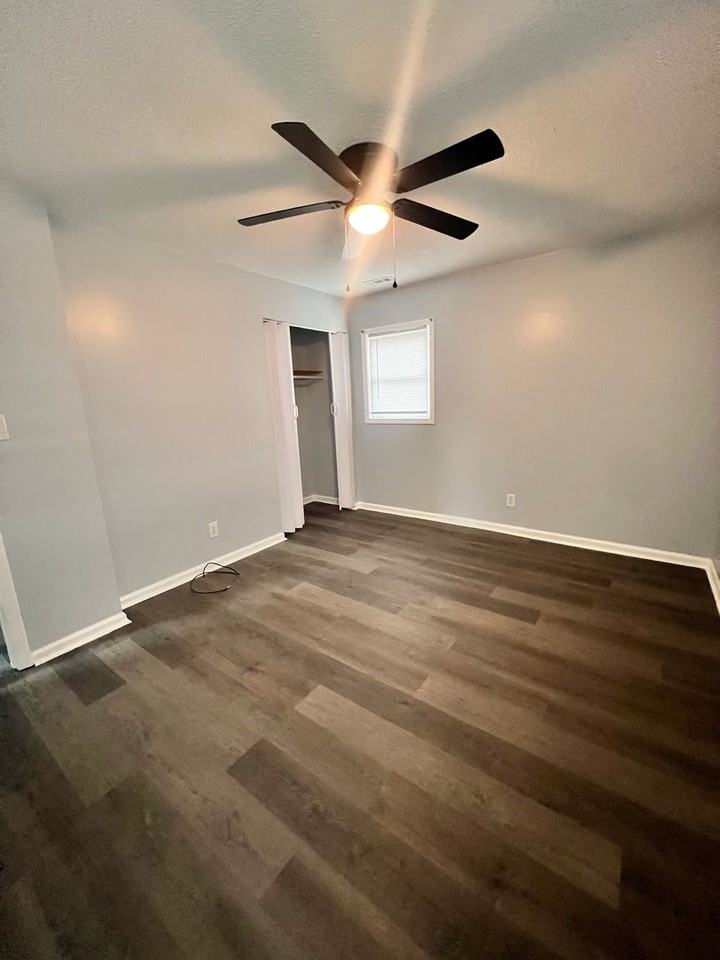 1329 Hunters Rd - Photo 2 of 14