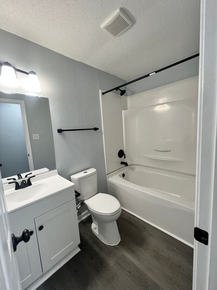 1329 Hunters Rd - Photo 5 of 14