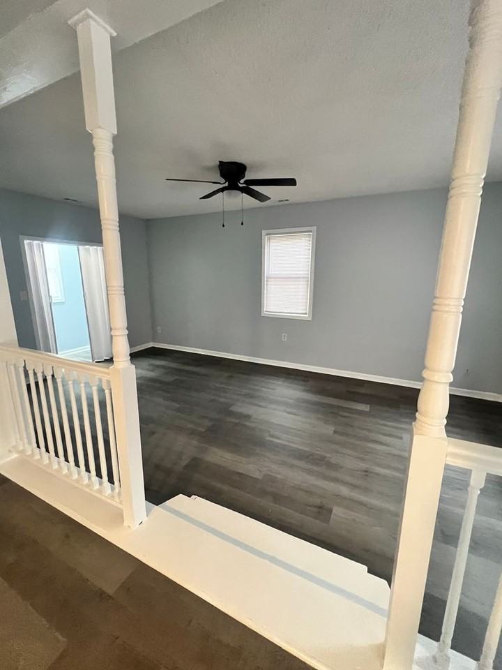 1329 Hunters Rd - Photo 7 of 14