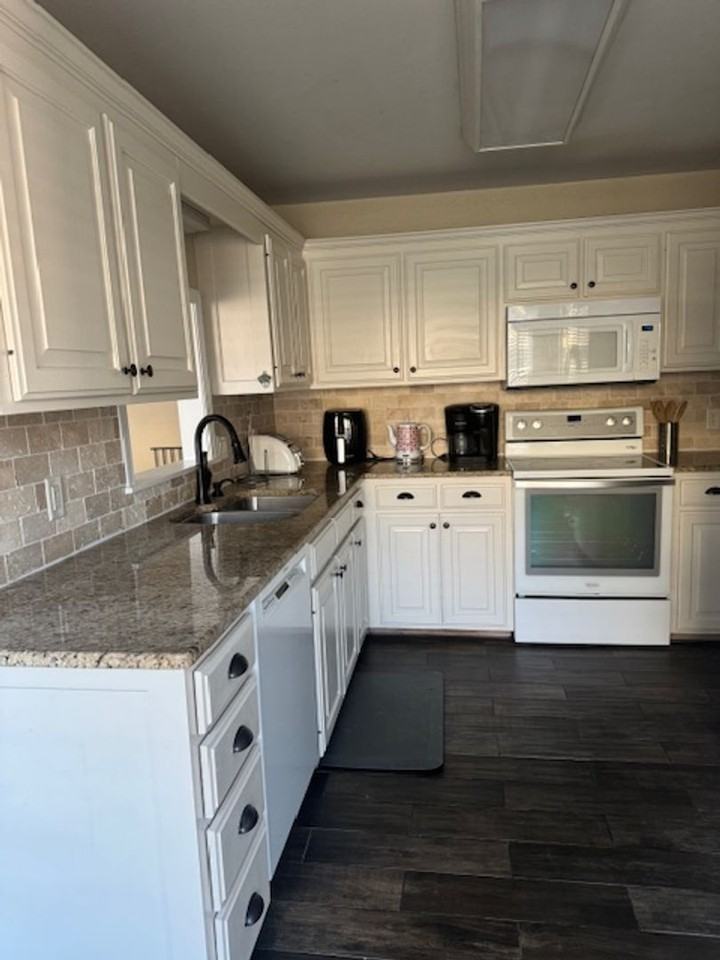 625 Kings Mountain Dr - Photo 2 of 22