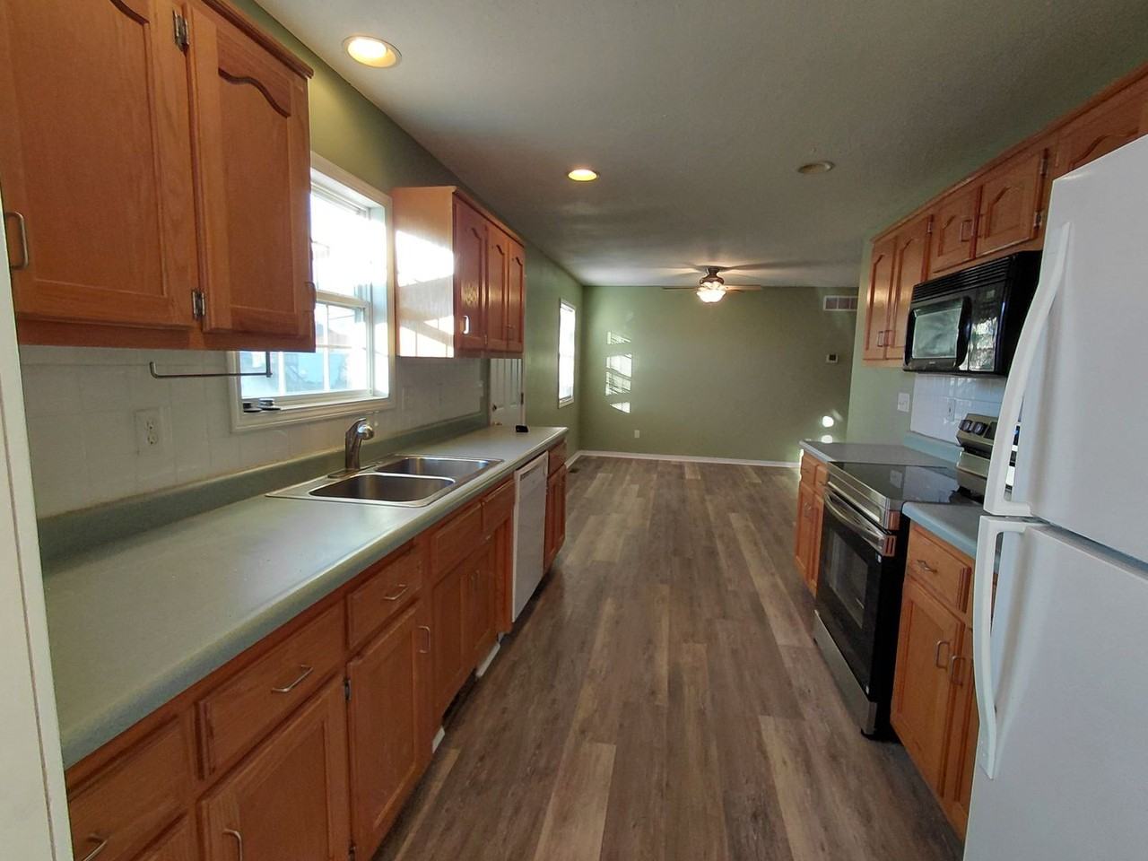 19735 Stirrup Ln - Photo 4 of 15